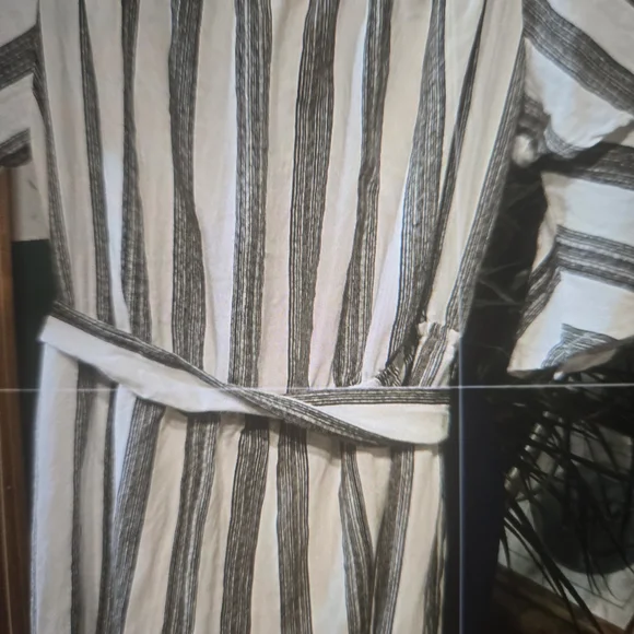 Off-Shoulder Striped Jumpsuit - Gray/White - Picture 6 of 7